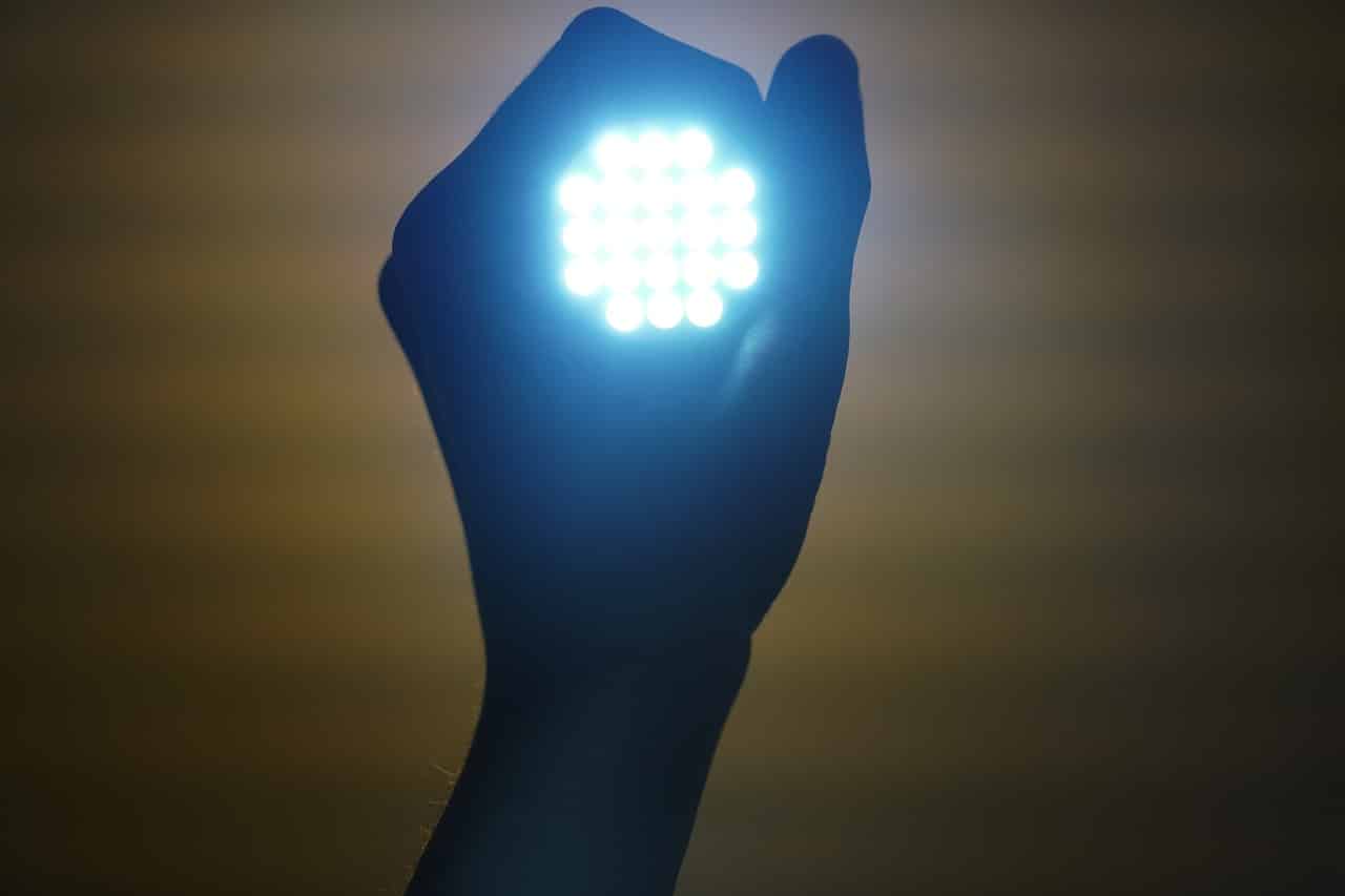 Co przemawia za zakupem lamp przemysłowych LED?